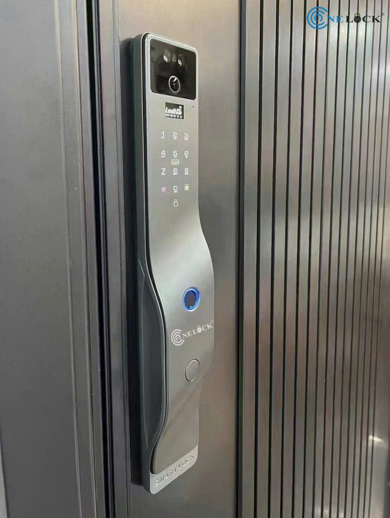 Khoa cua van tay Da Nang-Lap cho cua Go