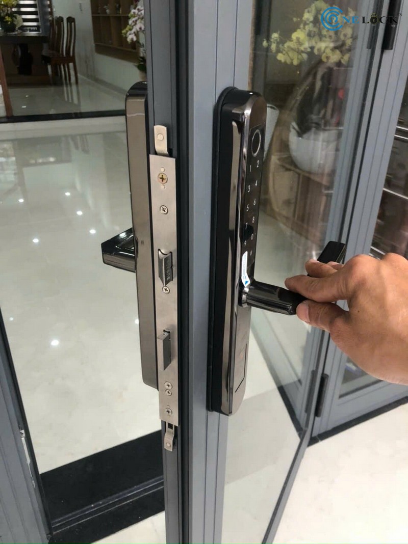 Khóa cửa vân tay giá rẻ Gia Lai - Lắp cho cửa nhôm Xingfa