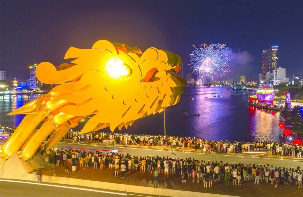 Vi tri xem le hoi phao hoa Da Nang dep-Cac cay cau